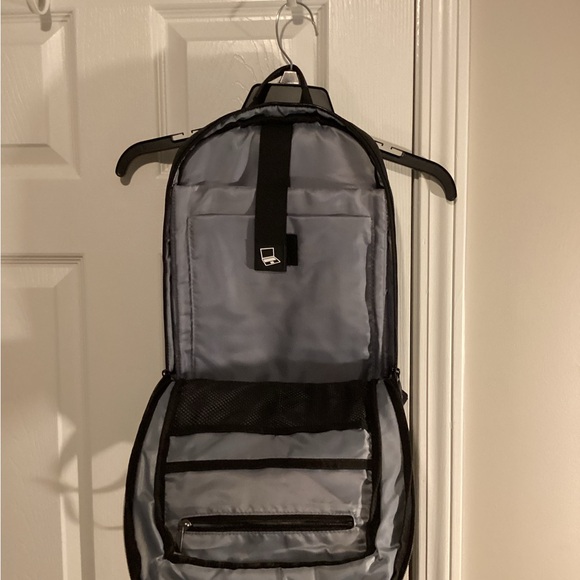 NWOT Leopard Cheetah print animal laptop backpack - Picture 6 of 6